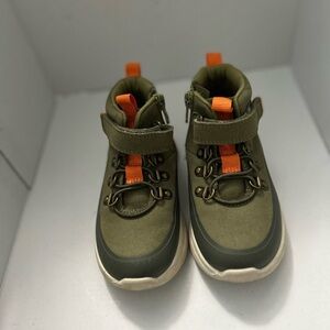 ❤️5 For $20❤️Cat & Jack Boys Army Green & High Top Zip & Velcro Sneakers

Size 8